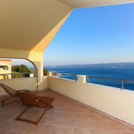The Double With Pool Is Located In Krilo Jasenice And Provides A Place For *