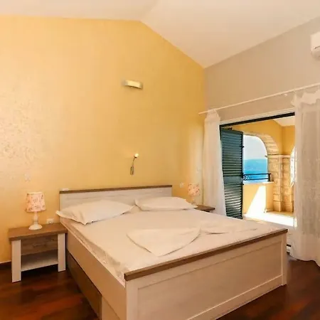 The Double With Pool Is Located In Krilo Jasenice And Provides A Place For Jesenice (Split-Dalmatia)
