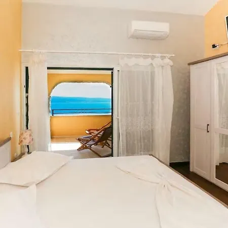 The Double With Pool Is Located In Krilo Jasenice And Provides A Place For
