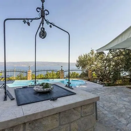 The Double With Pool Is Located In Krilo Jasenice And Provides A Place For Villa Jesenice (Split-Dalmatia)