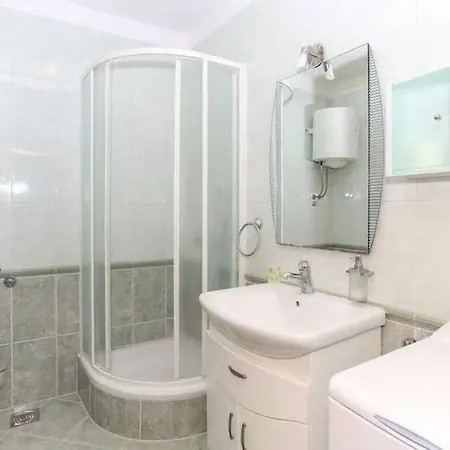The Double With Pool Is Located In Krilo Jasenice And Provides A Place For * Jesenice (Split-Dalmatia)