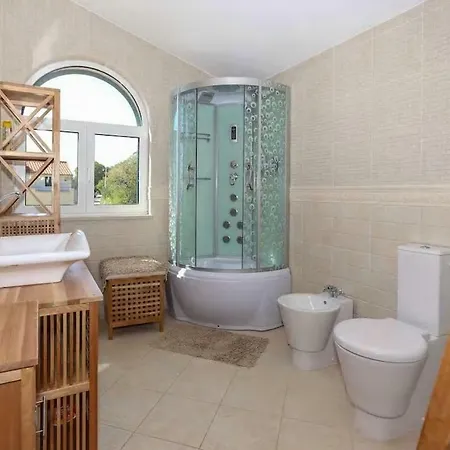 The Double With Pool Is Located In Krilo Jasenice And Provides A Place For Jesenice (Split-Dalmatia)