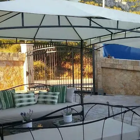 The Double With Pool Is Located In Krilo Jasenice And Provides A Place For * Jesenice (Split-Dalmatia)