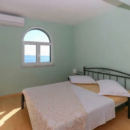 Villa The Double With Pool Is Located In Krilo Jasenice And Provides A Place For
