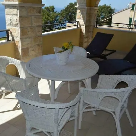 Villa The Double With Pool Is Located In Krilo Jasenice And Provides A Place For