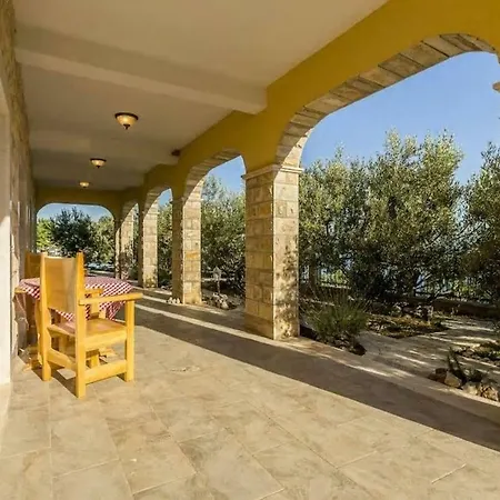 Villa The Double With Pool Is Located In Krilo Jasenice And Provides A Place For