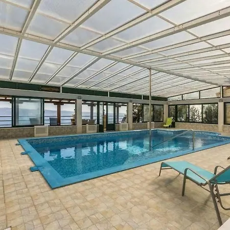 The Double With Pool Is Located In Krilo Jasenice And Provides A Place For Villa